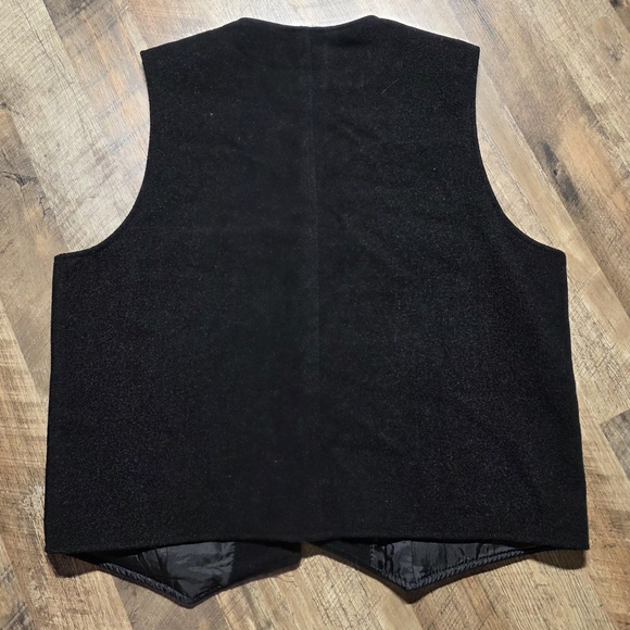 Men's Black Wyoming Traders Vest - Picture 6 of 6